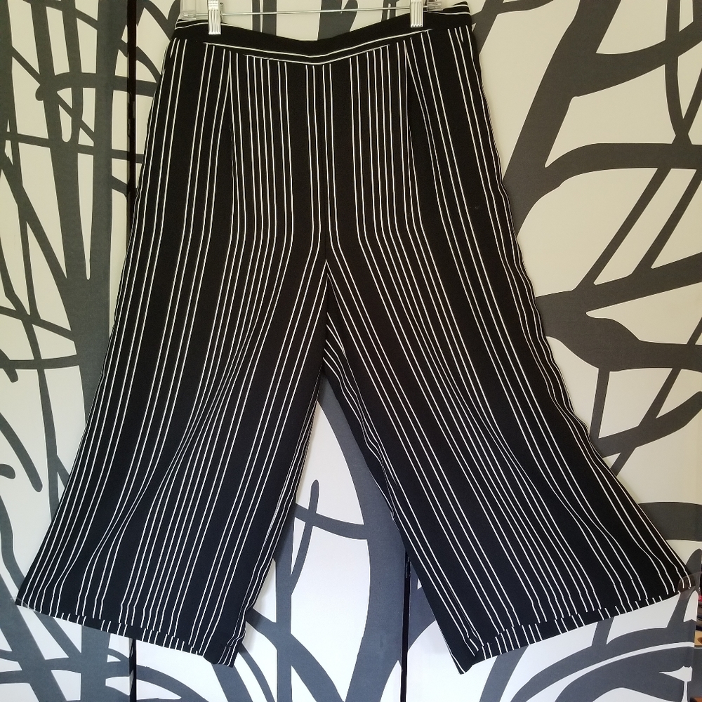 A New Day flowy cropped pin striped wide leg pants